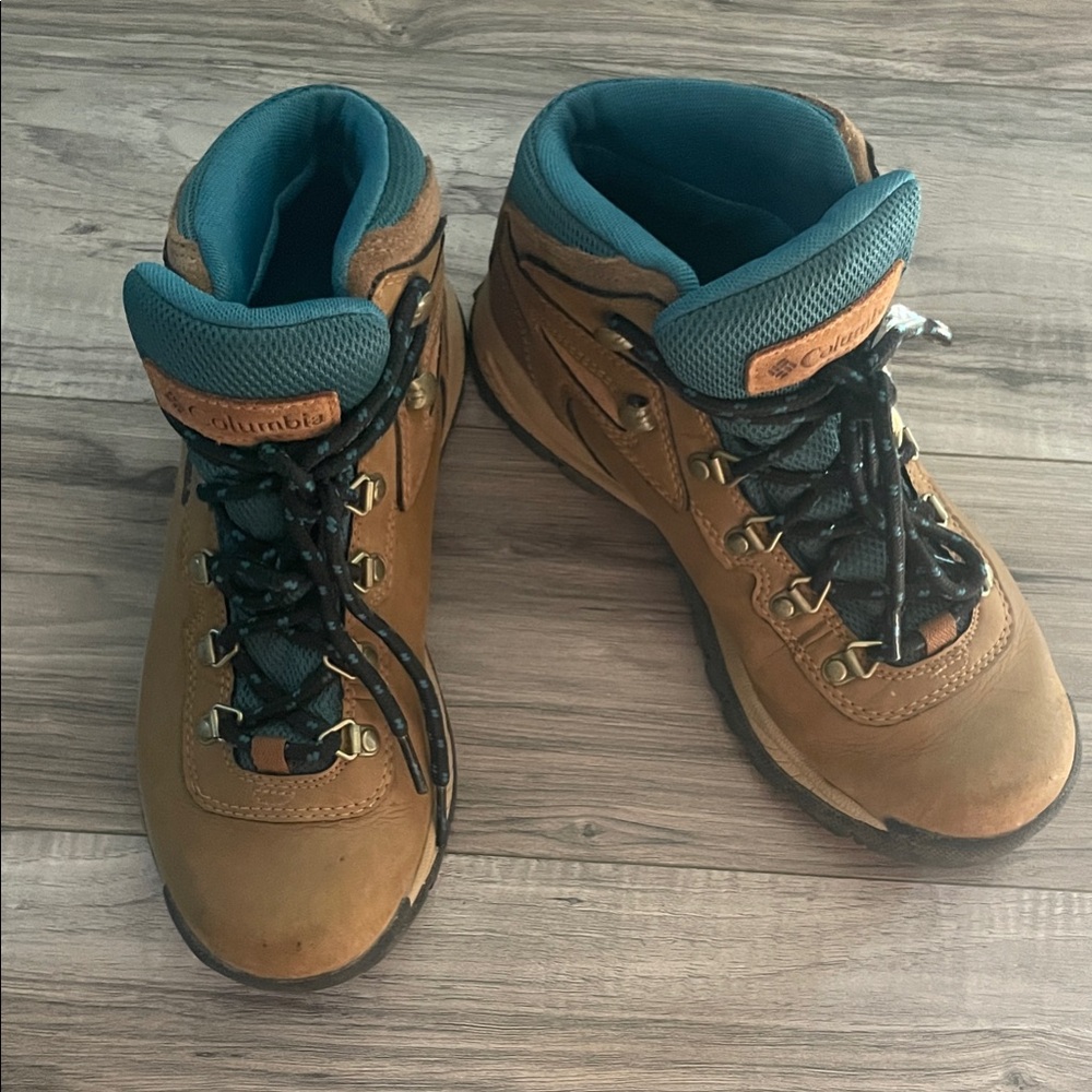 Columbia Tan and Teal Outdoor Boots